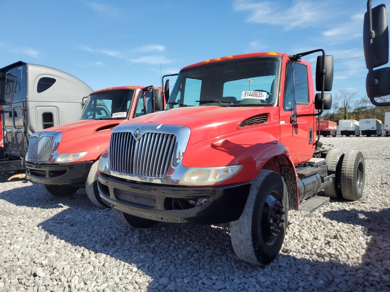 Lot #3285733706 2002 INTERNATIONAL 4400