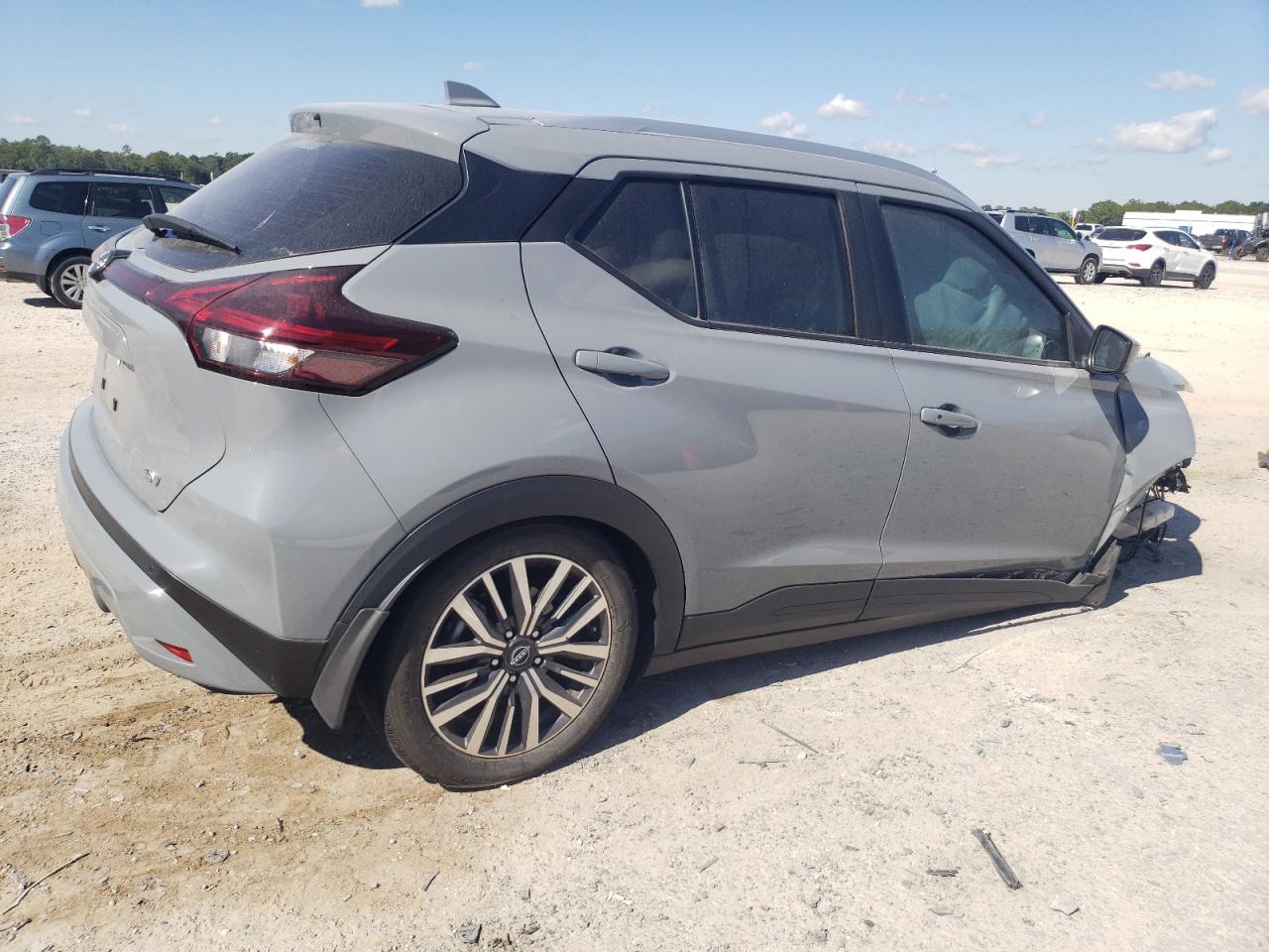 NISSAN KICKS SV