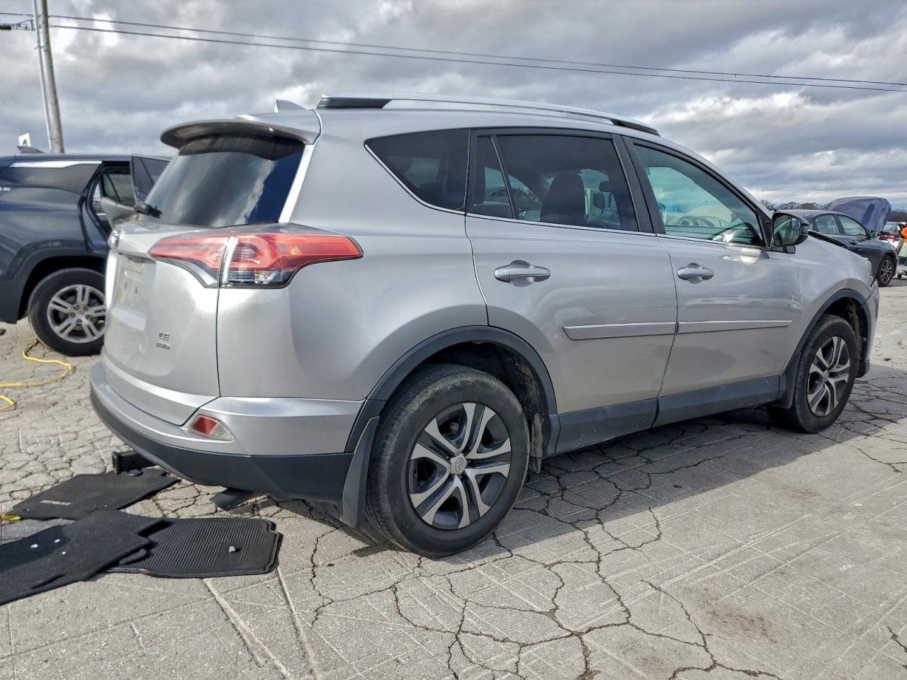 TOYOTA RAV4 LE