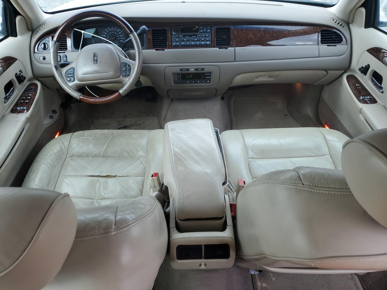 Lot #3284029846 2002 LINCOLN TOWN CAR S