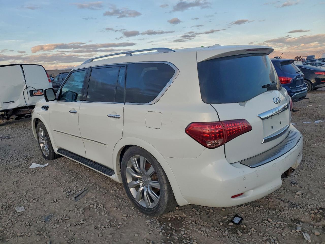 INFINITI QX56