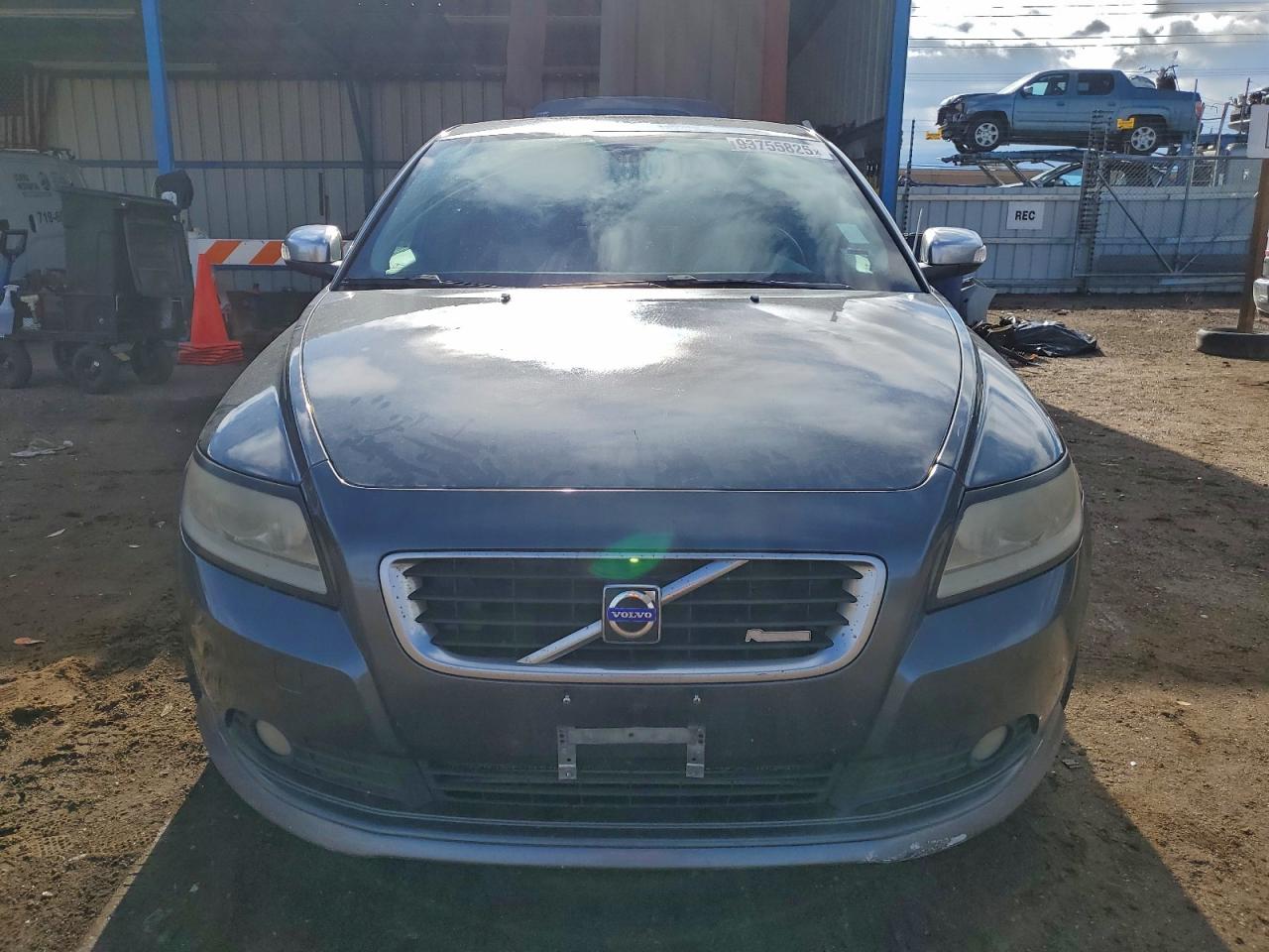 Lot #3305530083 2009 VOLVO S40 T5