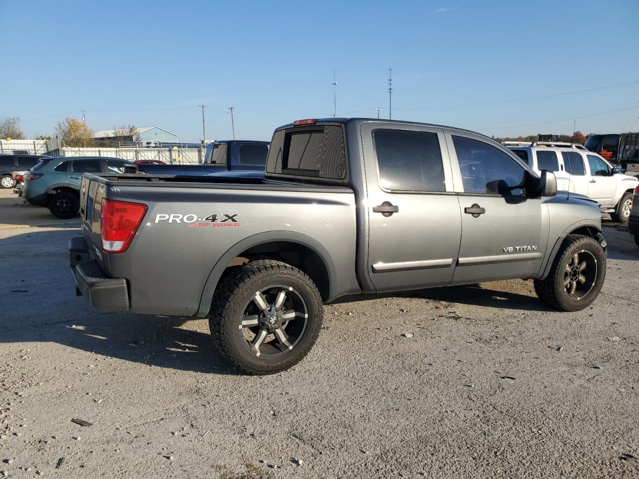 NISSAN TITAN S