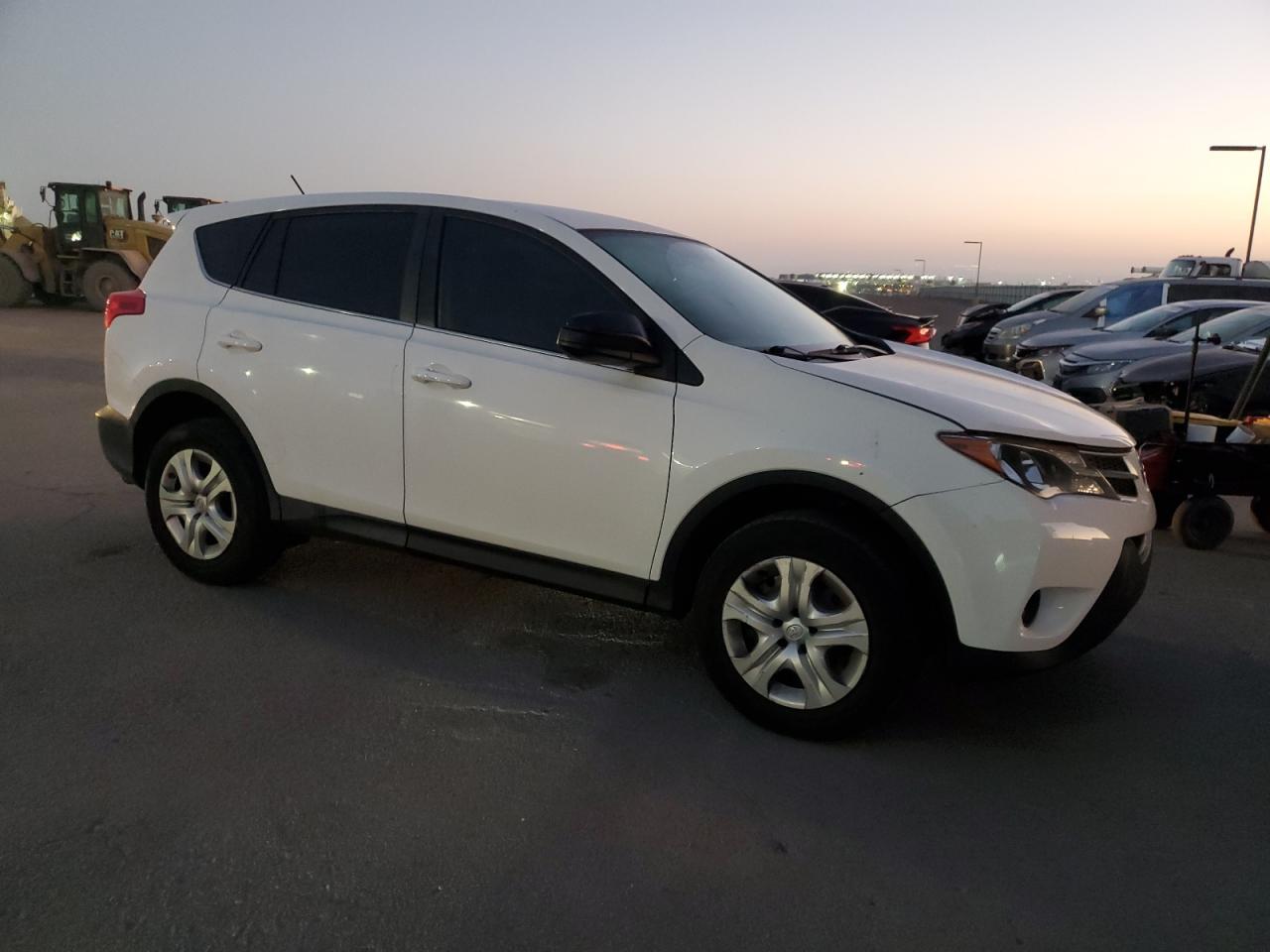 Toyota RAV4 Le Image 4