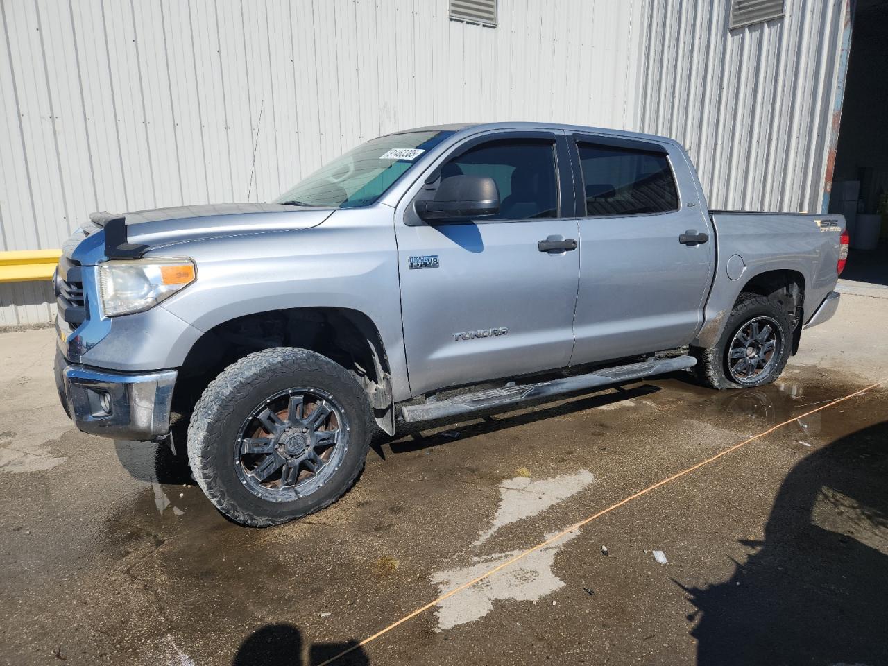 TOYOTA TUNDRA CREWMAX SR5