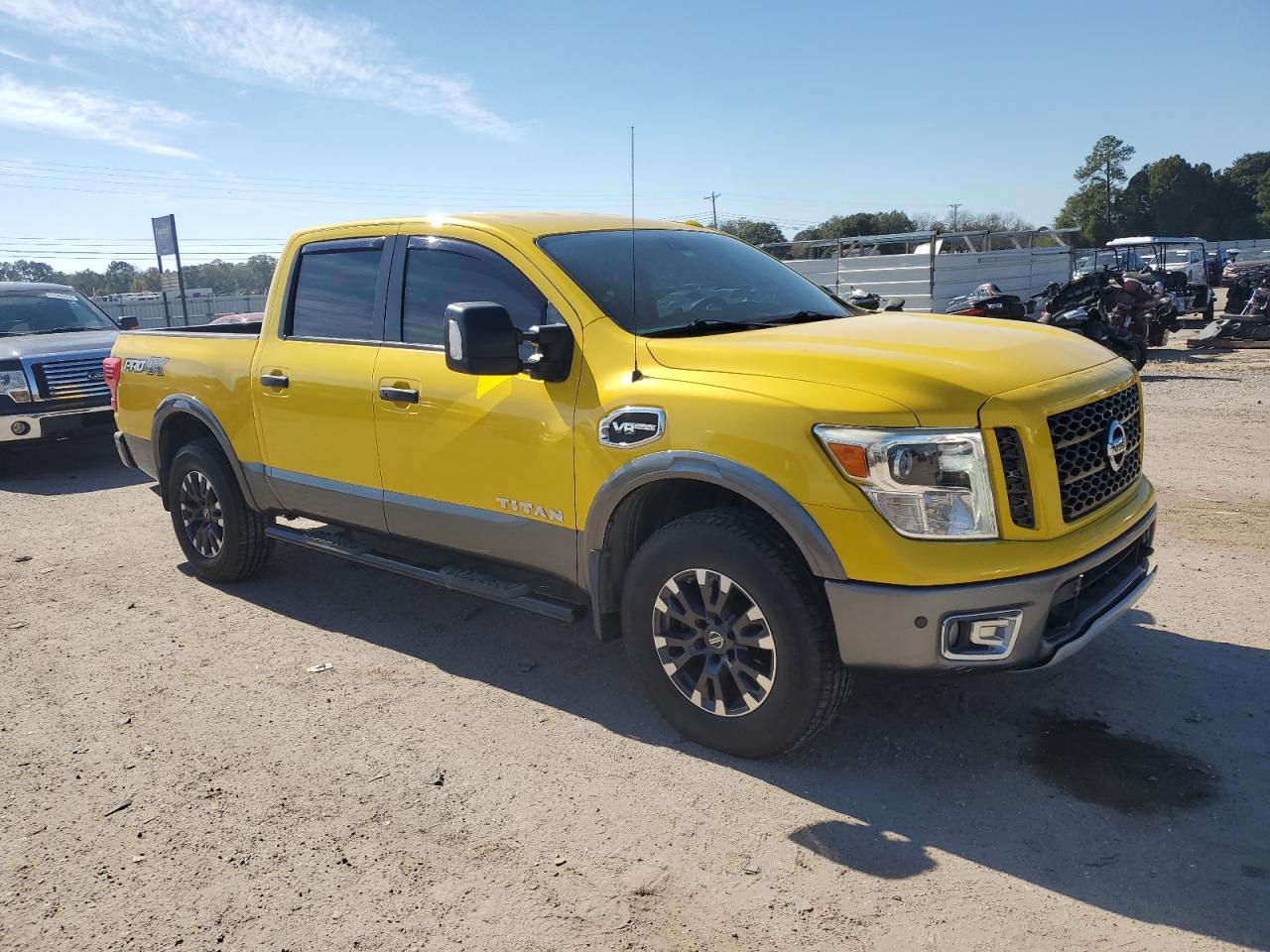 NISSAN TITAN SV