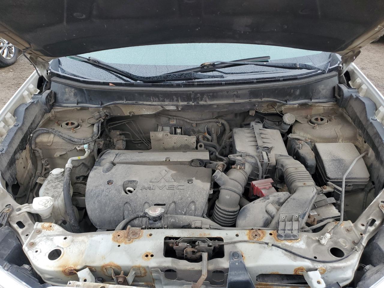 MITSUBISHI OUTLANDER SE