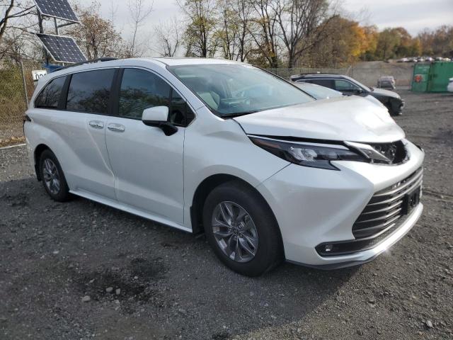 2025 TOYOTA SIENNA XLE #3309347034