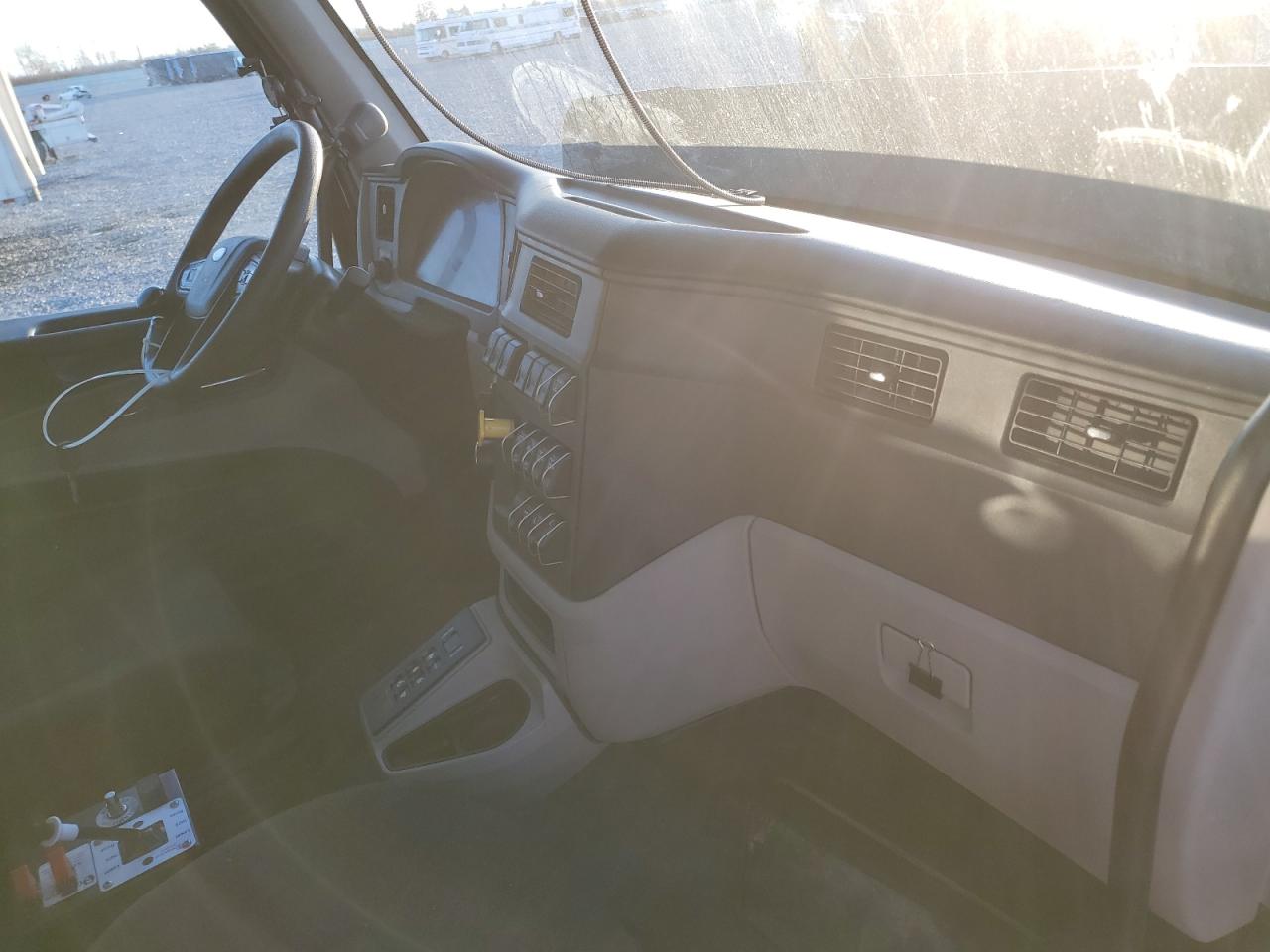 Lot #3297010428 2025 PETERBILT 567