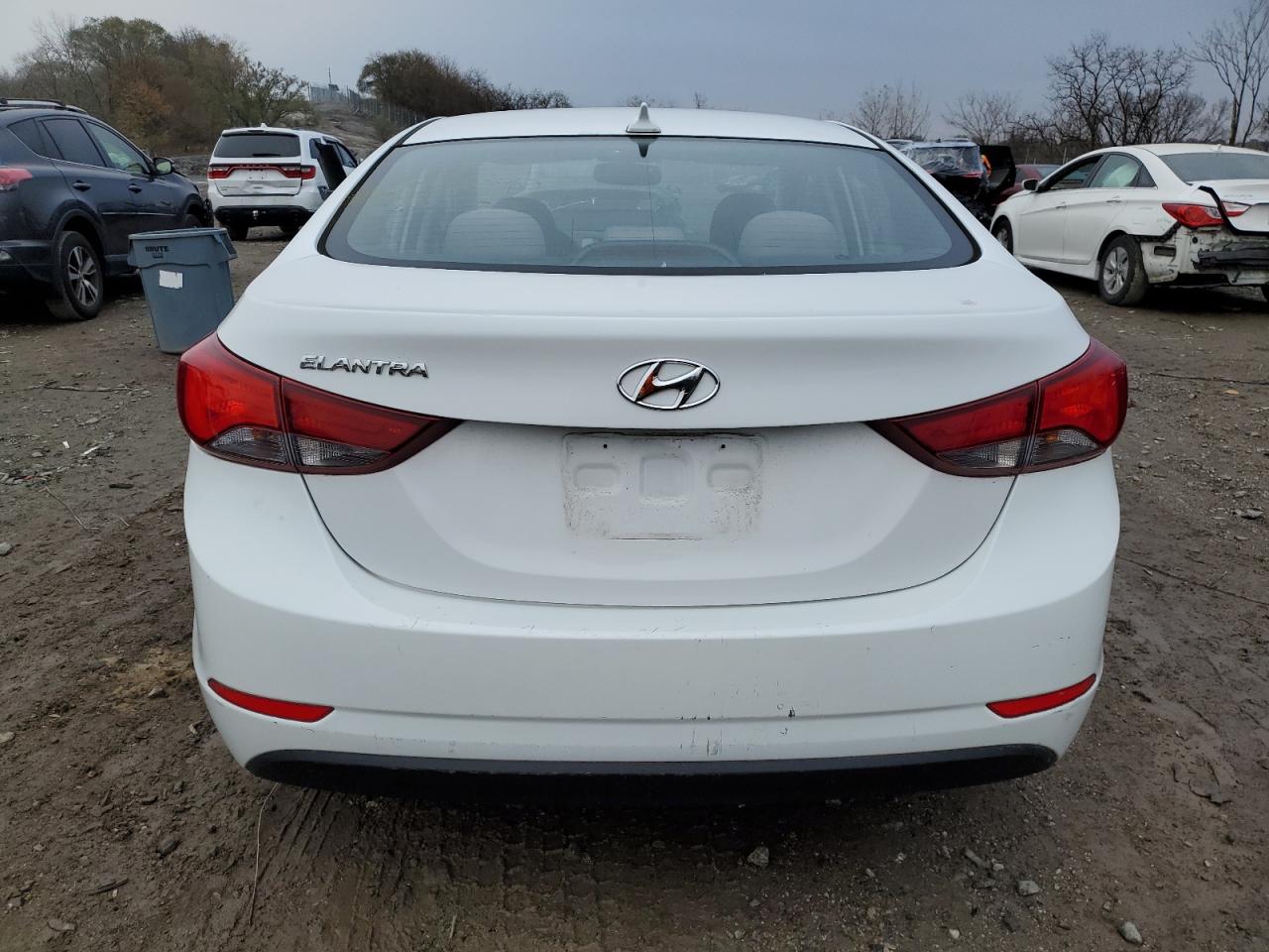 HYUNDAI ELANTRA SE