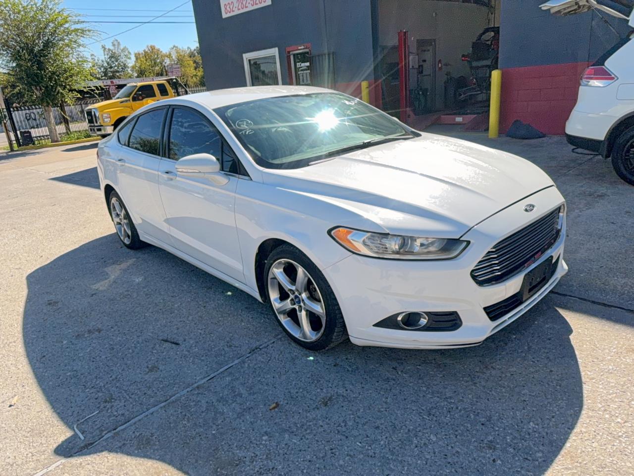 FORD FUSION SE