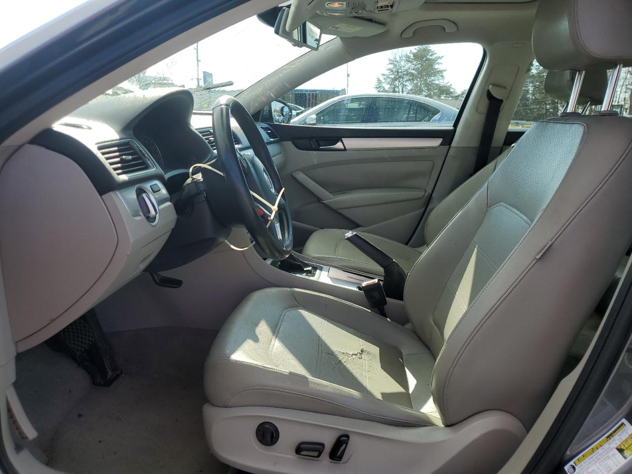 VOLKSWAGEN PASSAT SE