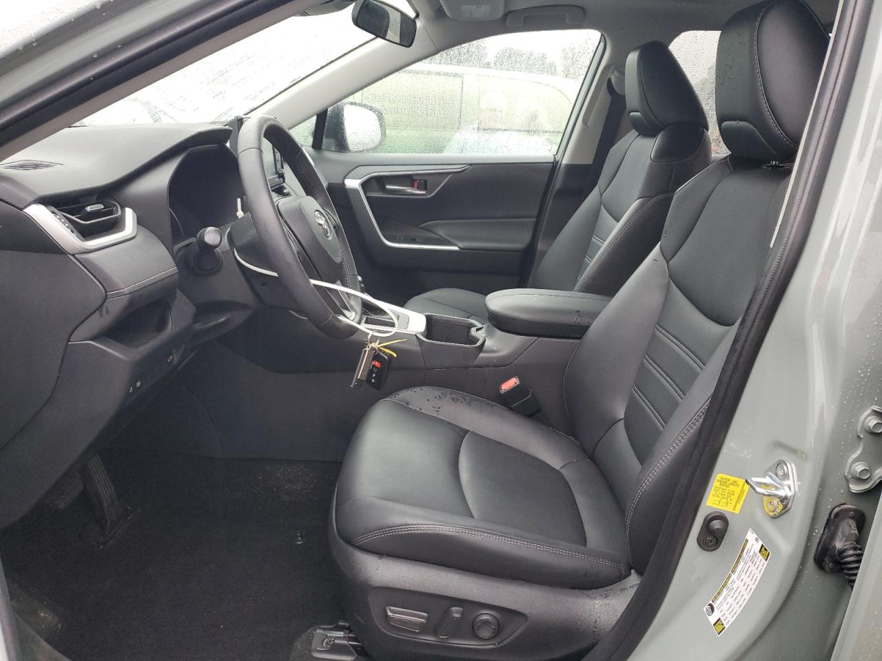 TOYOTA RAV4 XLE PREMIUM