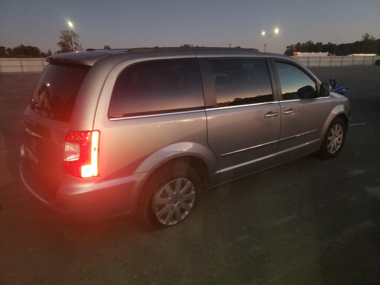 CHRYSLER TOWN & COUNTRY TOURING