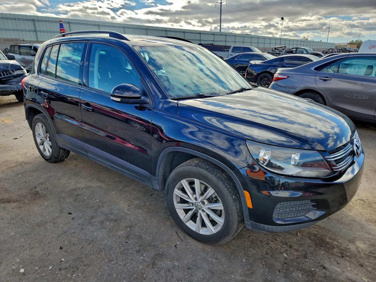 VOLKSWAGEN TIGUAN S
