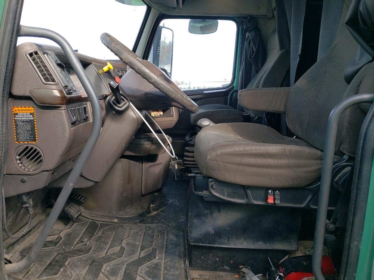 Lot #3287511013 2015 VOLVO VN VNL