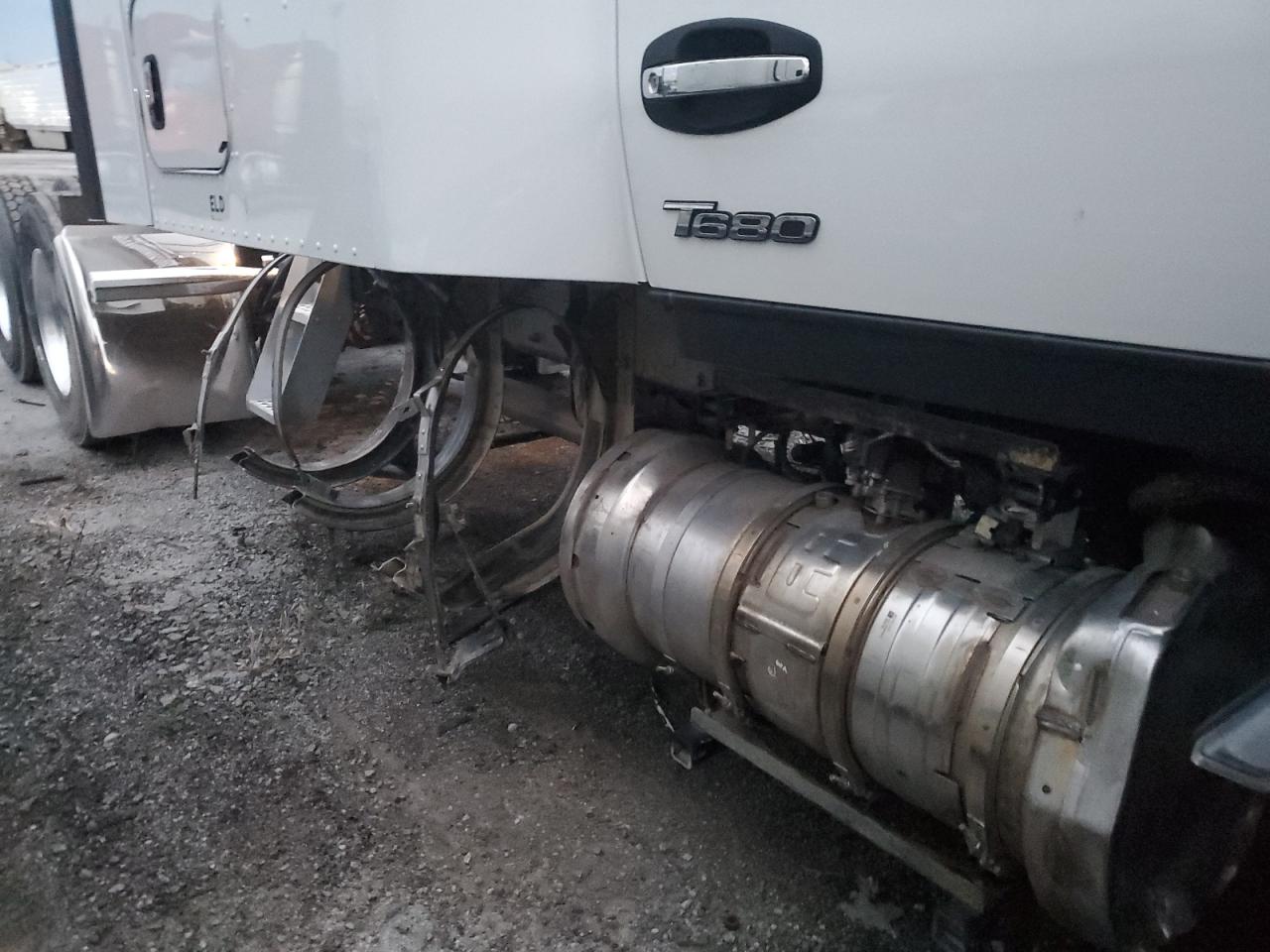 Lot #3291300444 2023 KENWORTH T680