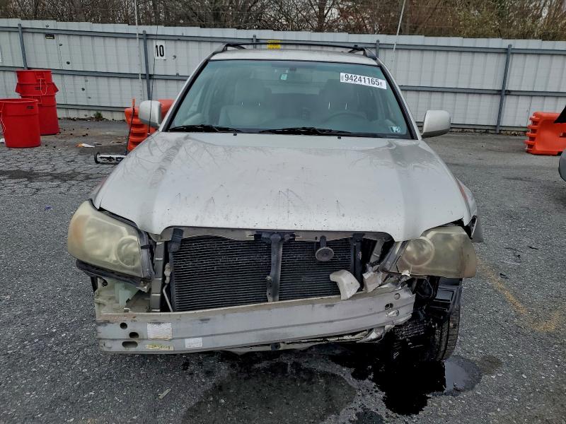 2004 TOYOTA HIGHLANDER #3308419321