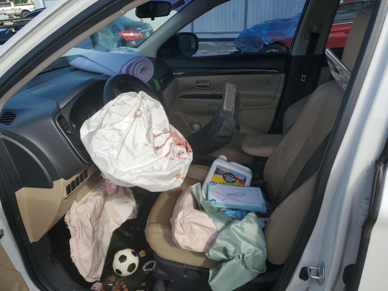 MITSUBISHI OUTLANDER SE