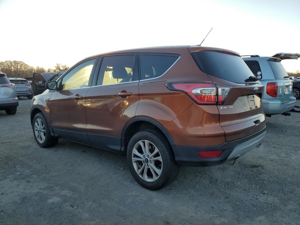 FORD ESCAPE SE