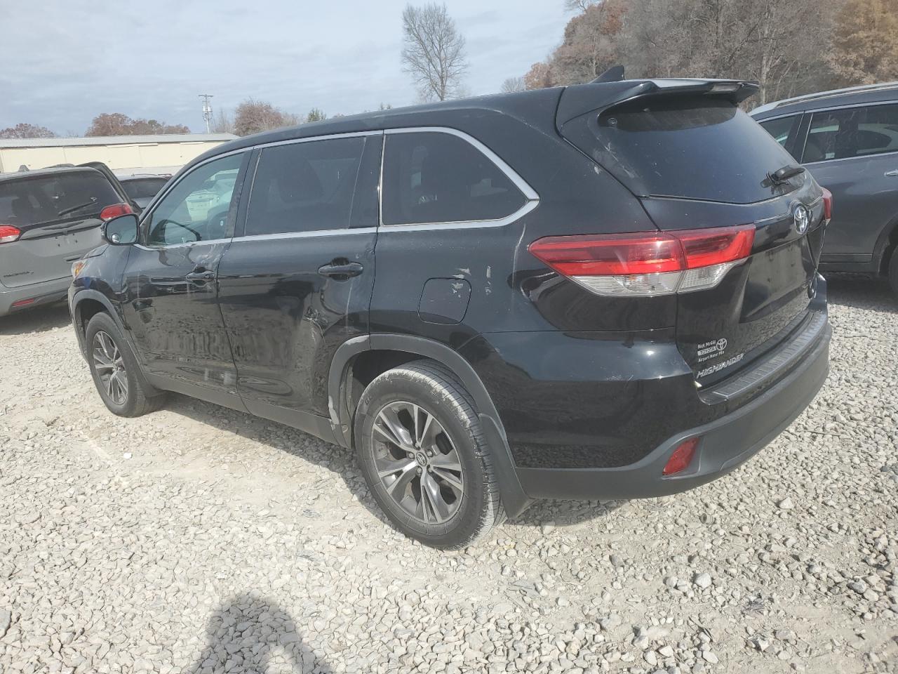 Lot #3302709999 2019 TOYOTA HIGHLANDER