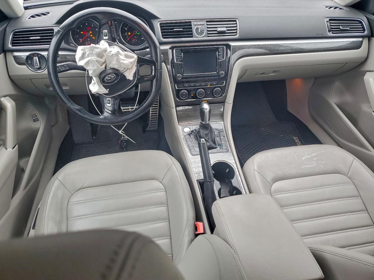 VOLKSWAGEN PASSAT SEL PREMIUM