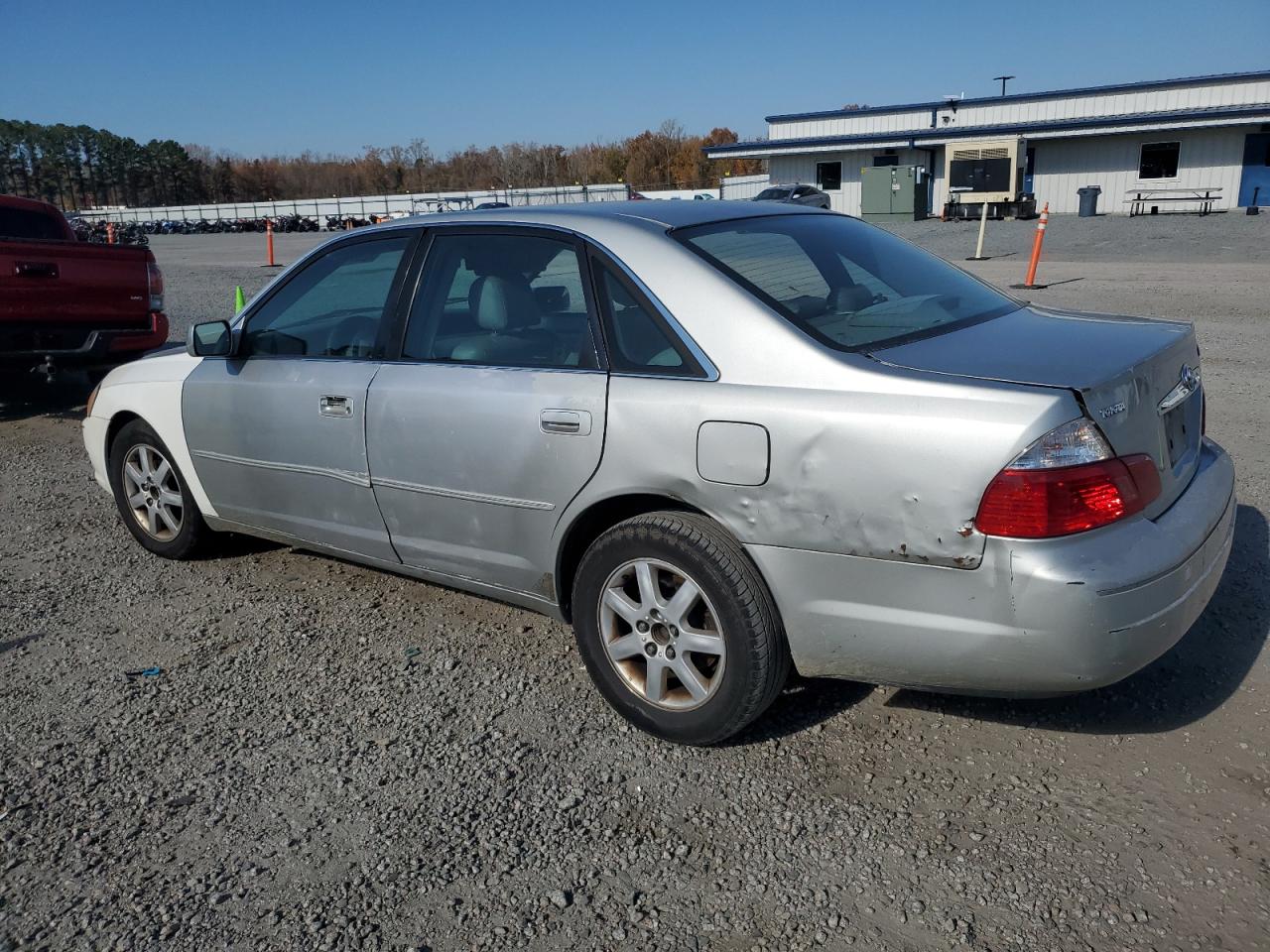 Lot #3298143302 2003 TOYOTA AVALON XL