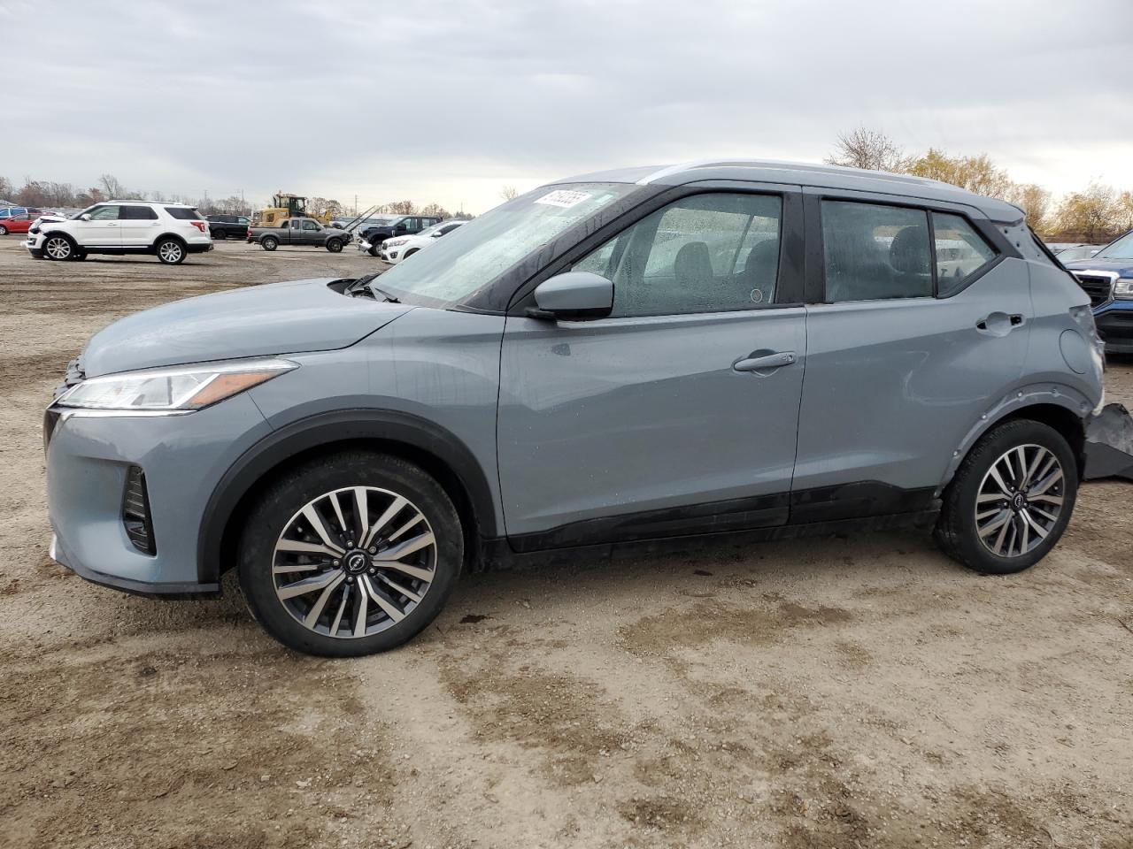 NISSAN KICKS SV
