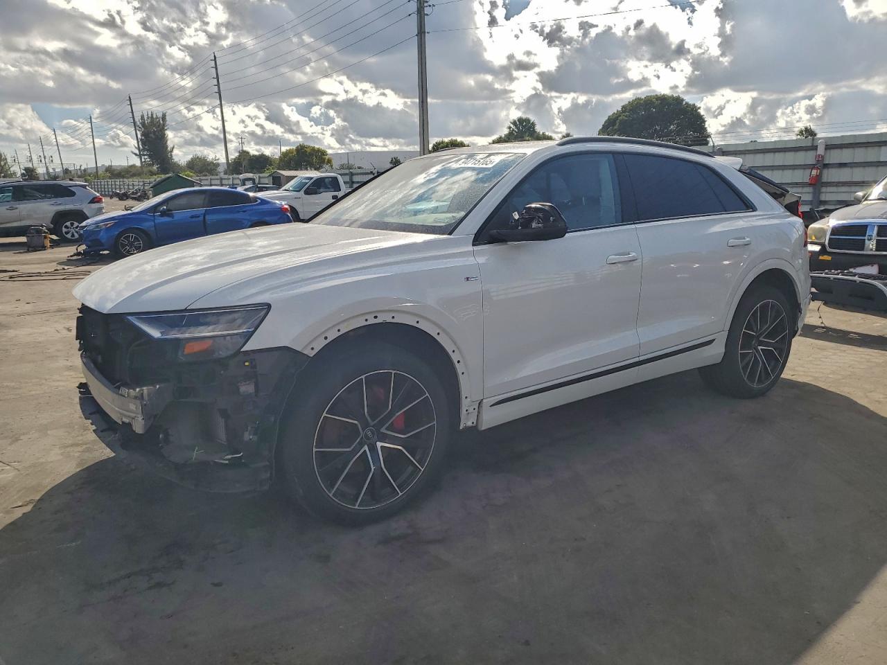AUDI Q8 PREMIUM PLUS S-LINE