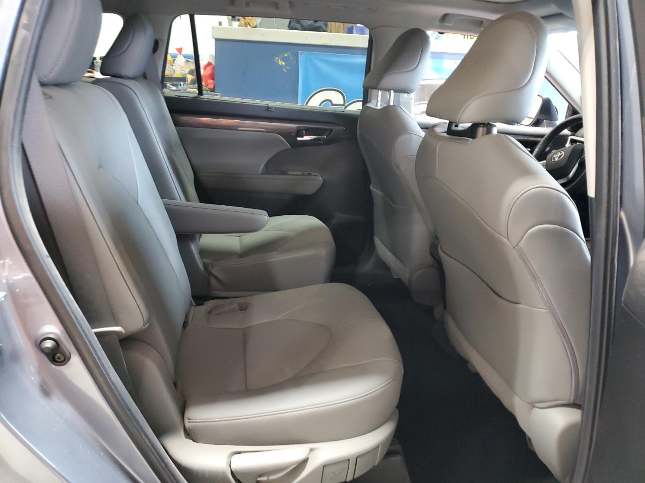 TOYOTA HIGHLANDER PLATINUM