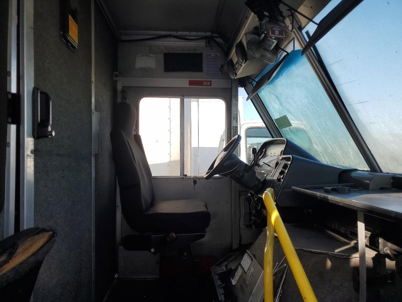 Lot #3282324317 2008 FORD ECONOLINE E450 SUPER DUTY COMMERCIAL STRIPPED CHASSIS