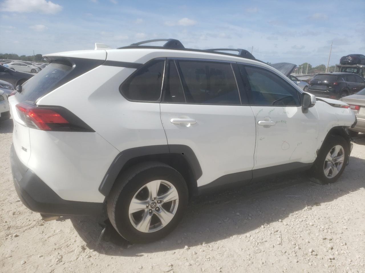 TOYOTA RAV4 XLE