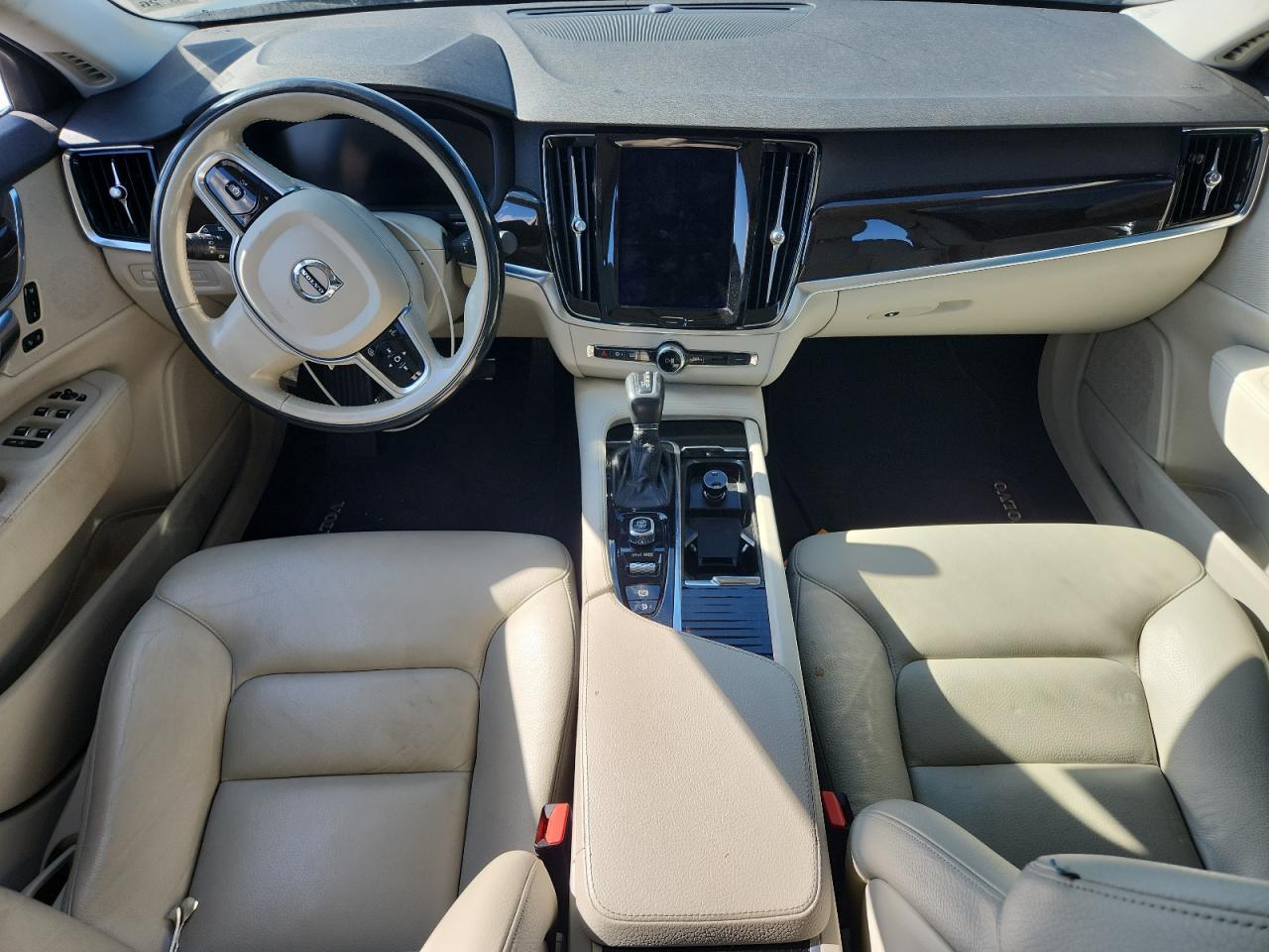 VOLVO S90 T5 MOMENTUM
