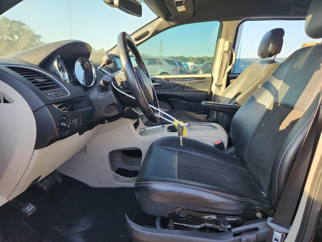 Lot #3312273777 2019 DODGE GRAND CARA