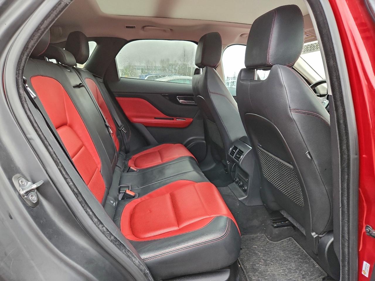 JAGUAR F-PACE R - SPORT