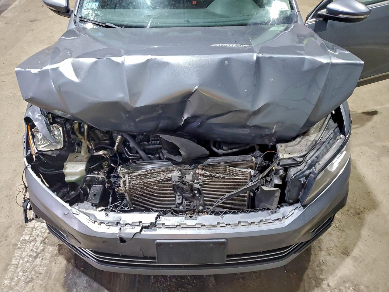 Lot #3311715230 2017 VOLKSWAGEN PASSAT R-L