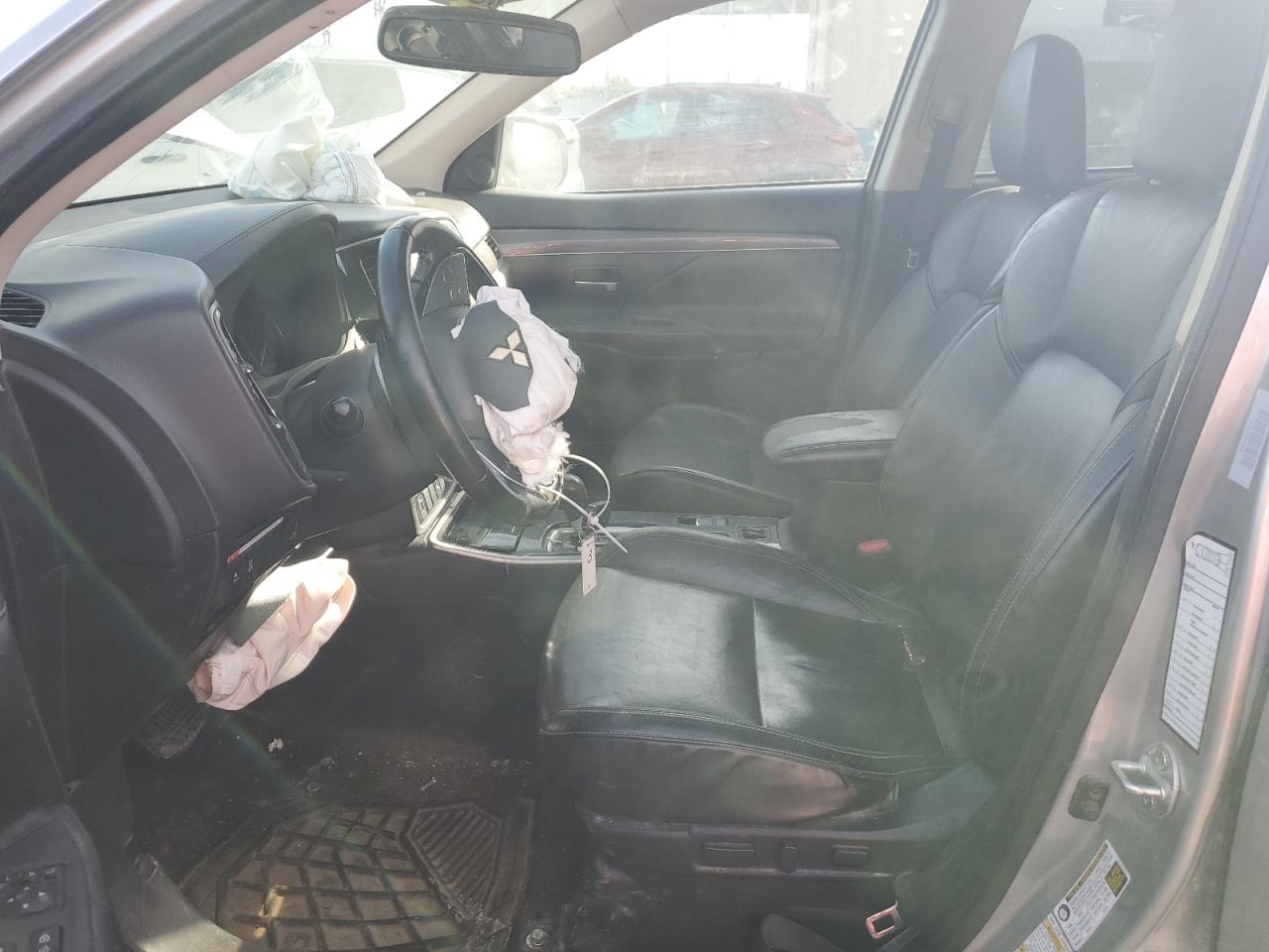 MITSUBISHI OUTLANDER SE