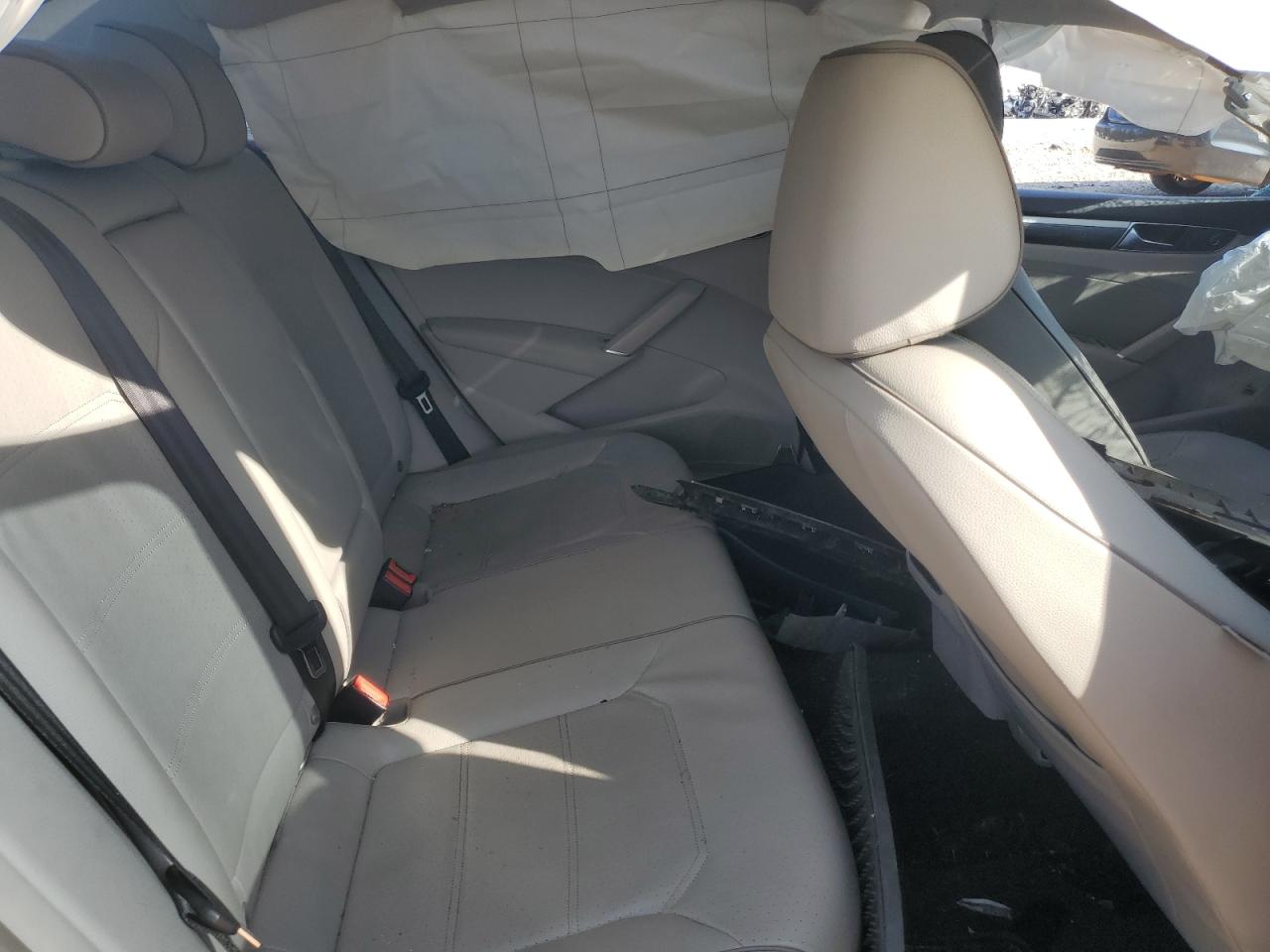 VOLKSWAGEN PASSAT SE