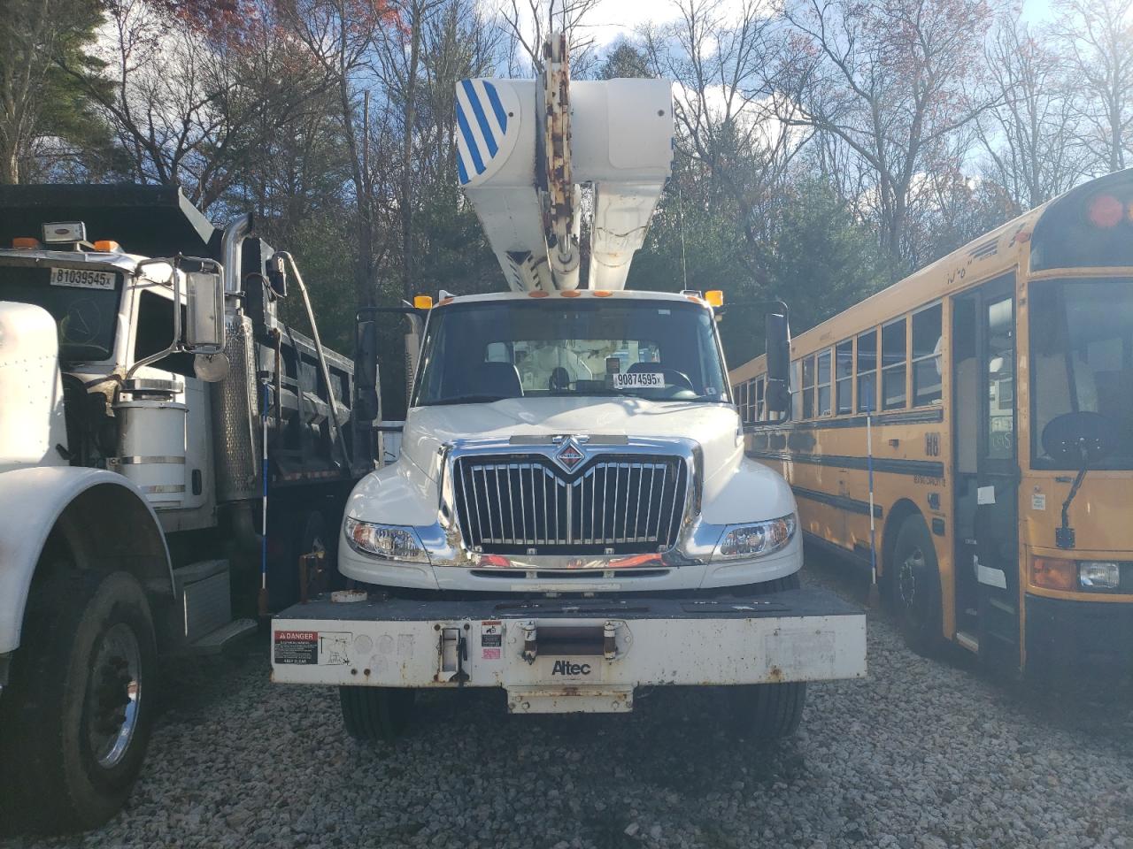 Lot #3284031860 2012 INTERNATIONAL 4000 4300