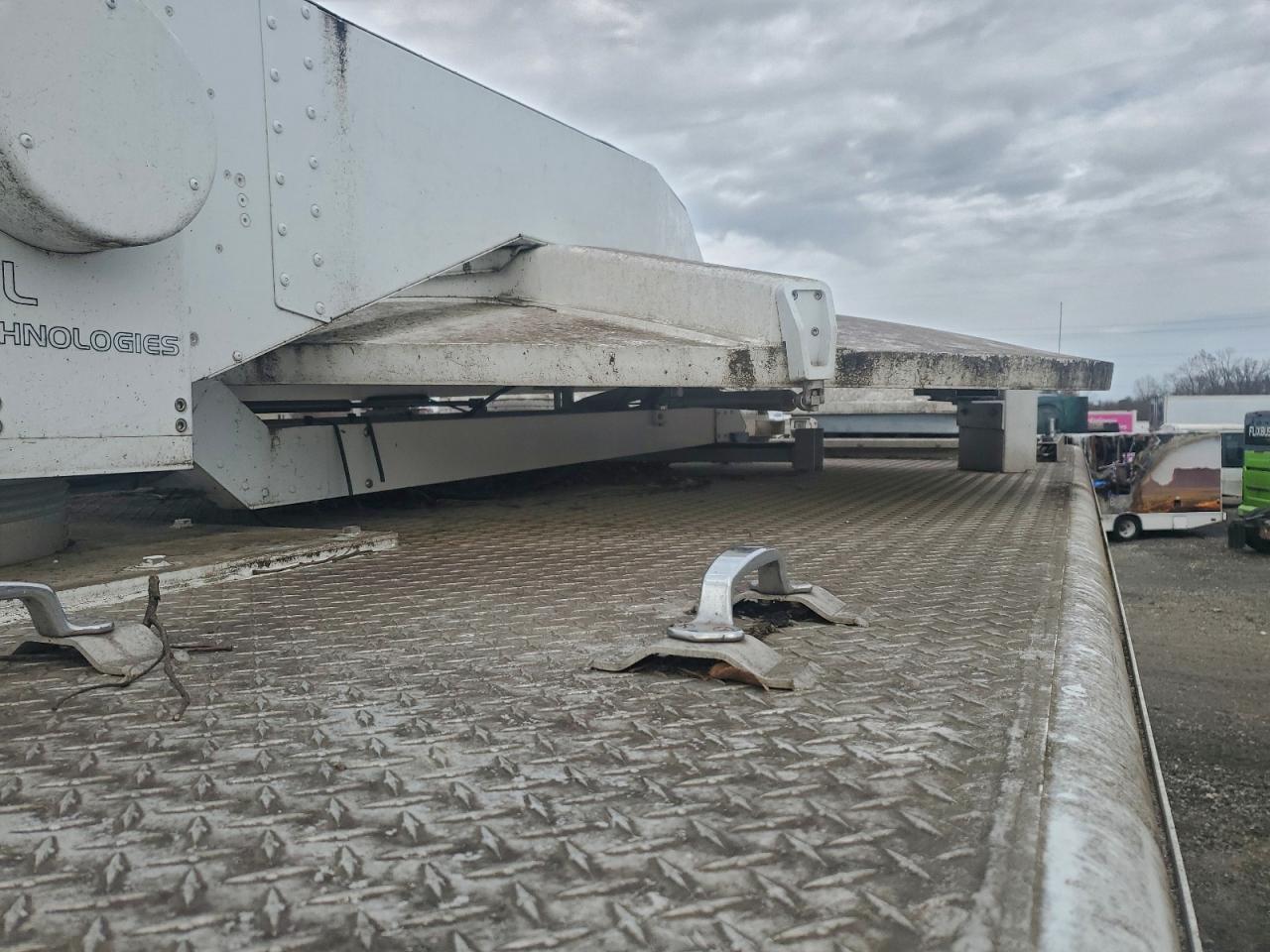 Lot #3304399597 2011 FREIGHTLINER M2