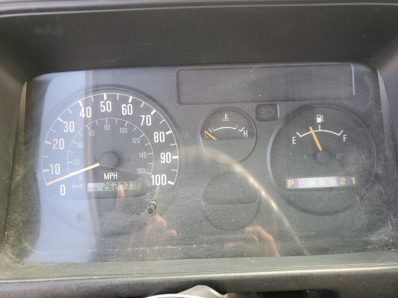 Lot #3284150534 2006 ISUZU NPR