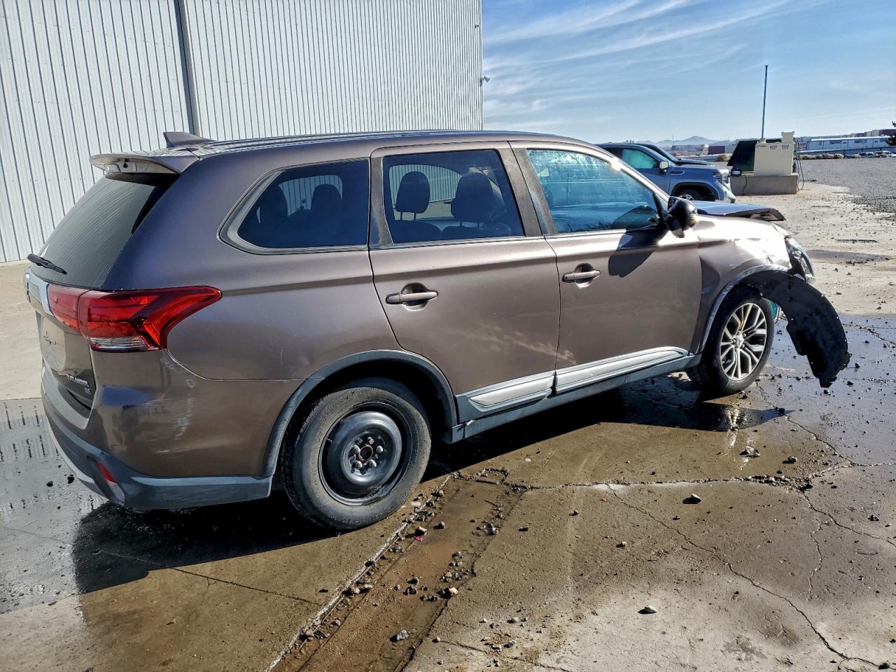 MITSUBISHI OUTLANDER SE