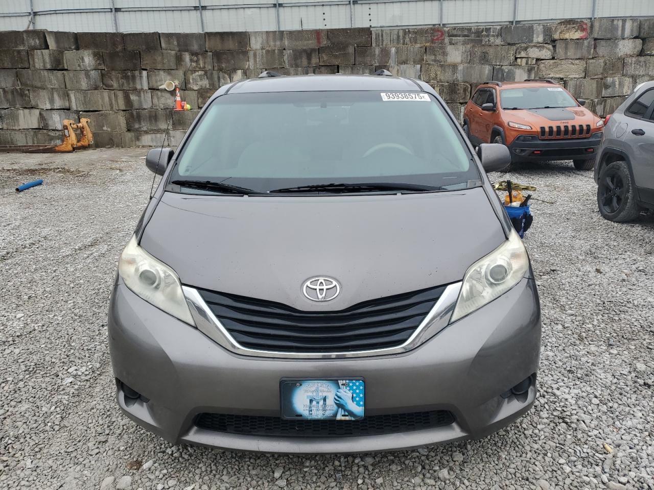 Lot #3298108128 2011 TOYOTA SIENNA LE