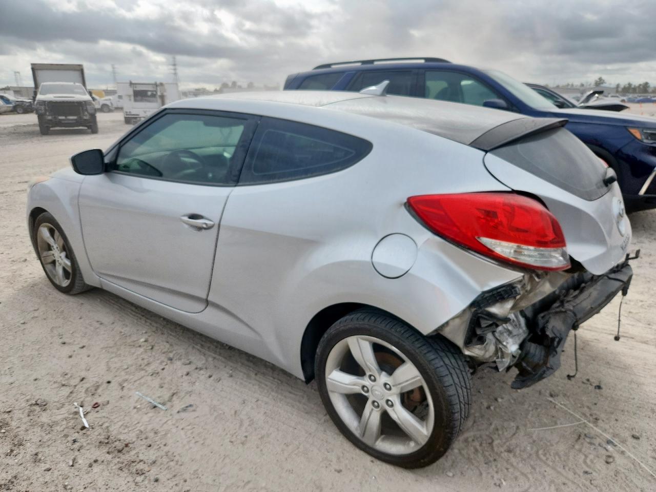 HYUNDAI VELOSTER B
