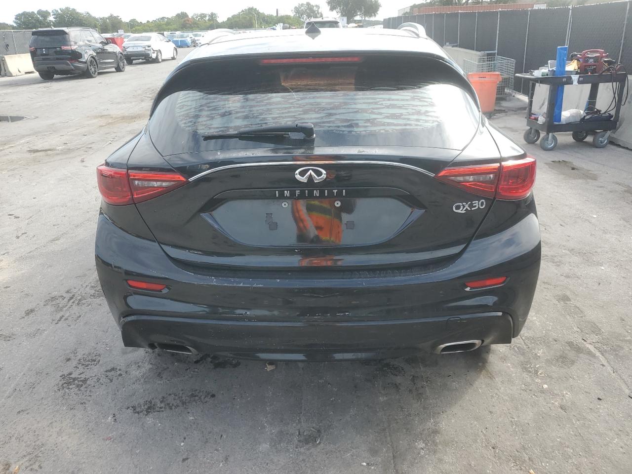 INFINITI QX30 PURE