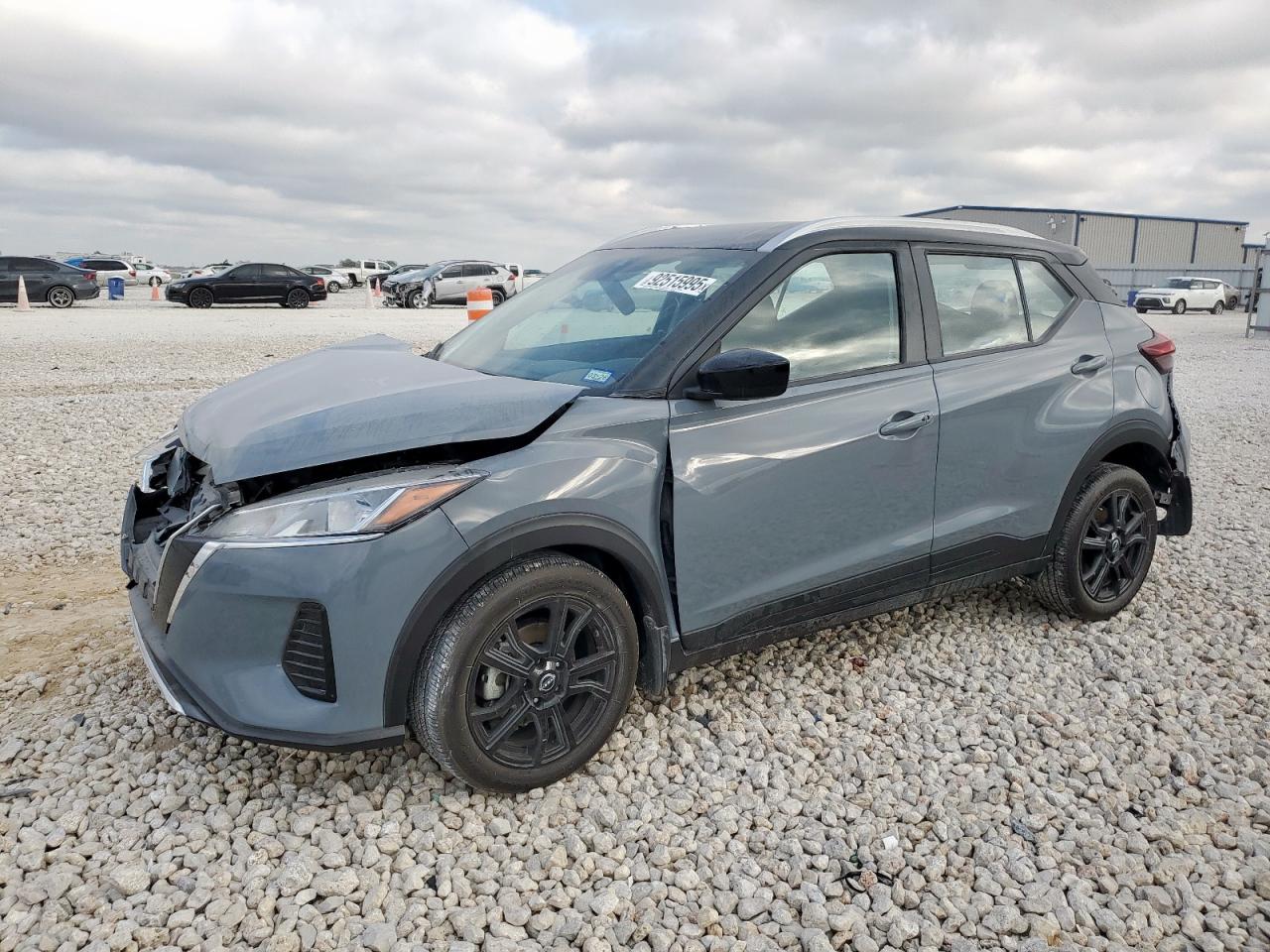NISSAN KICKS SV