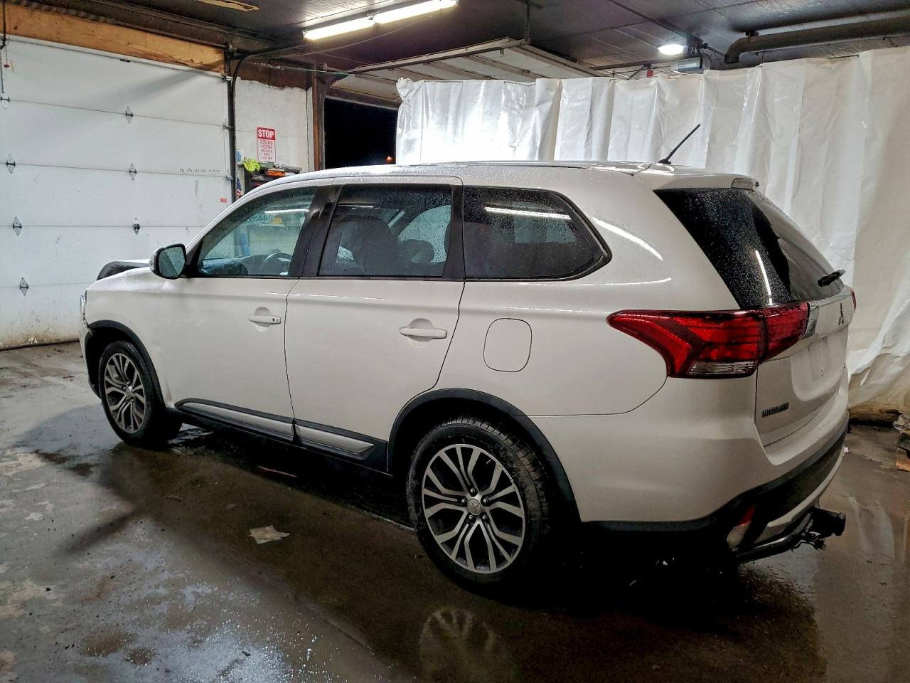 MITSUBISHI OUTLANDER SE