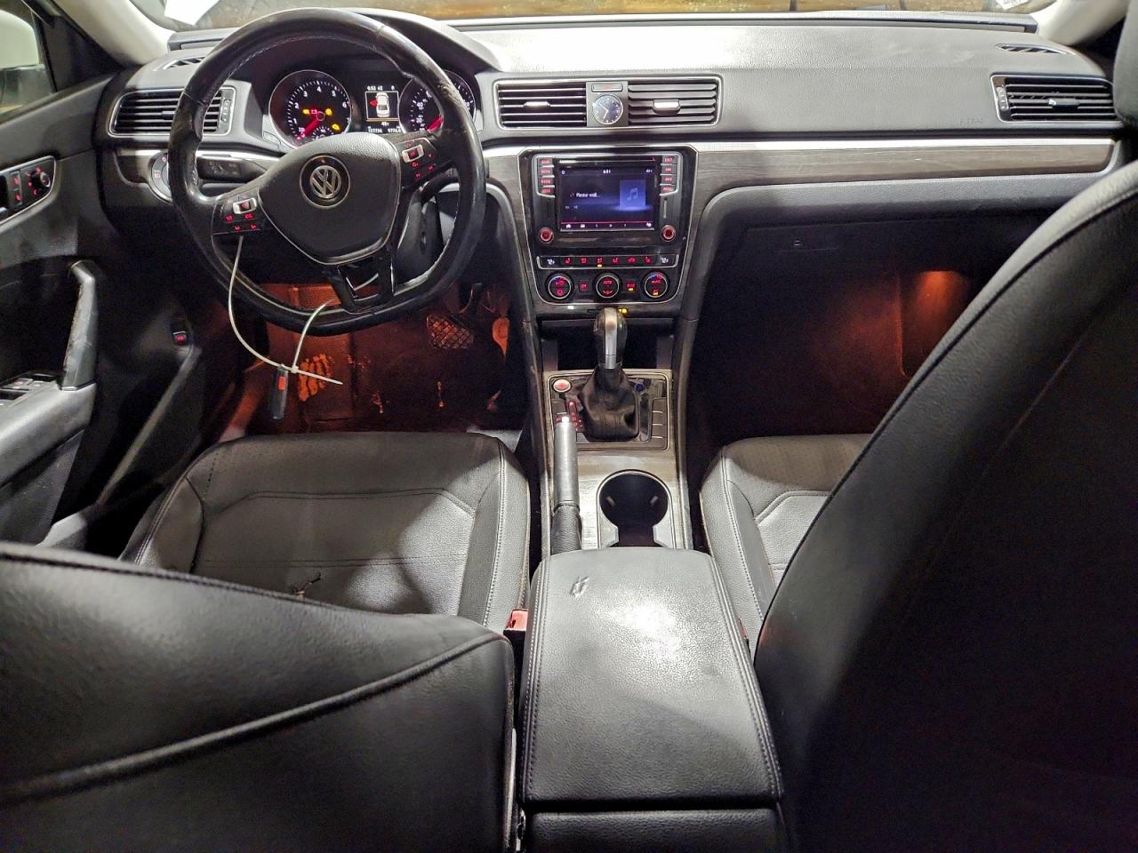 VOLKSWAGEN PASSAT SE