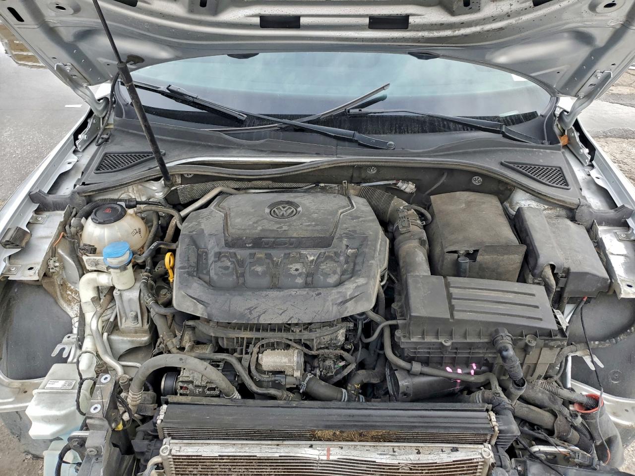 VOLKSWAGEN PASSAT SE