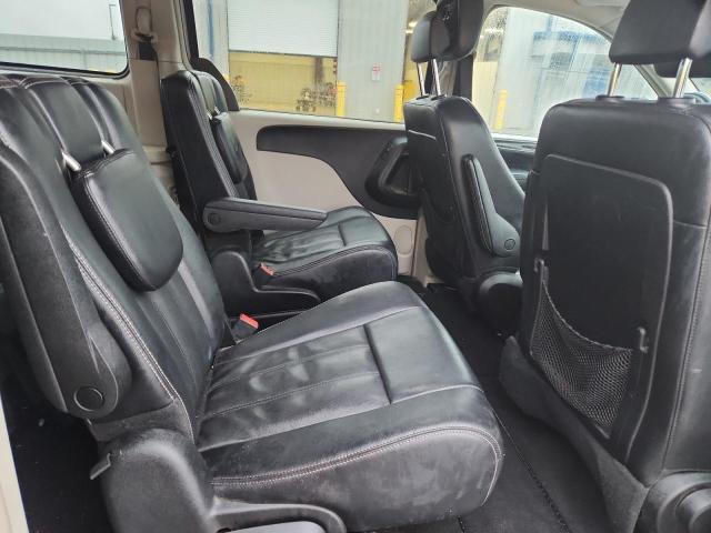 2013 CHRYSLER TOWN & COU - 2C4RC1BG6DR690993